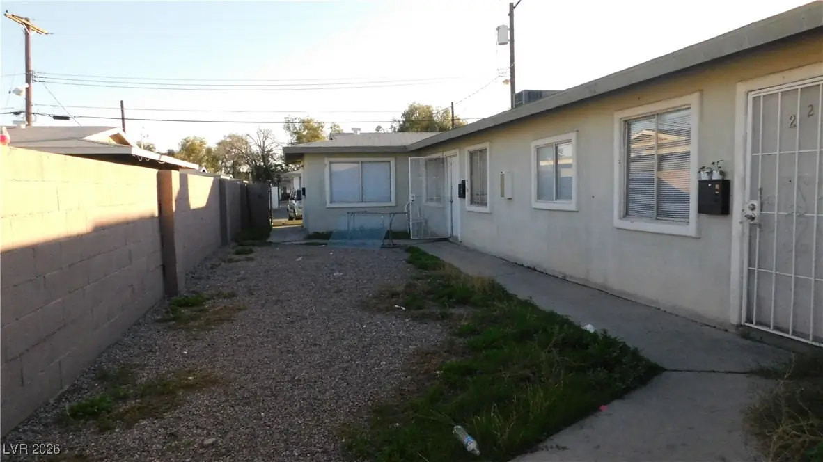 2612 East Mesquite Avenue