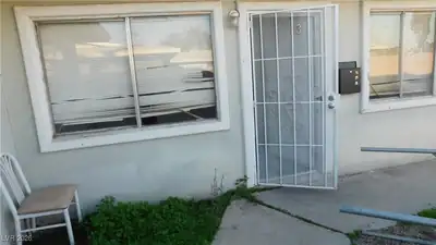 2612 East Mesquite Avenue Entry