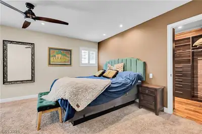 2712 West Oakey Boulevard Primary Bedroom