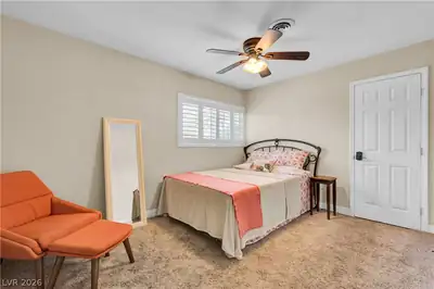 2712 West Oakey Boulevard Bedroom