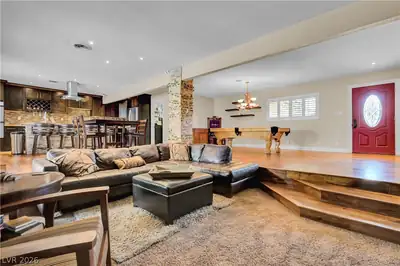 2712 West Oakey Boulevard Living Room