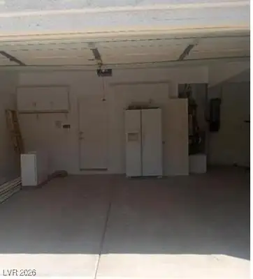 9758 Camino Capistrano Lane, Las Vegas, NV 89147 Garage