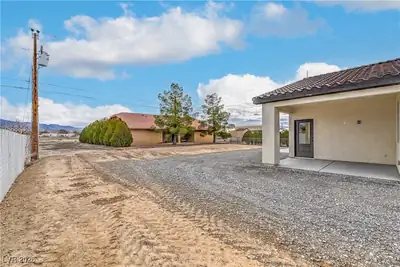 3046 MOUNT CHARLESTON DRIVE Yard