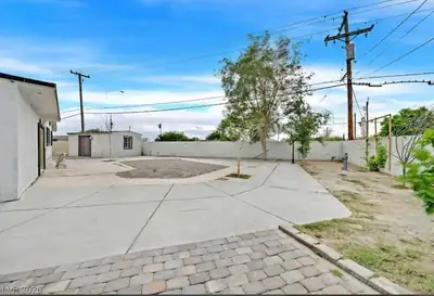 905 Vaughn Street, Las Vegas, NV 89101 Patio