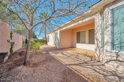 2182 Clearwater Lake Drive, Henderson, NV 89044 Yard