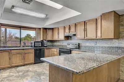 6975 Obannon Drive, Las Vegas, NV 89117 Kitchen