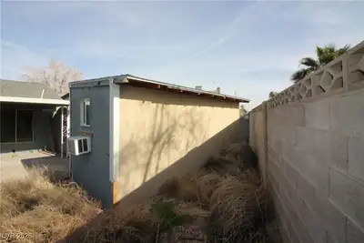 4135 Comb Circle, Las Vegas, NV 89104 Side of Structure