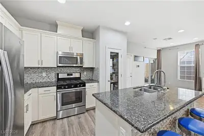 663 Swift Eagle Avenue, Henderson, NV 89015 Kitchen
