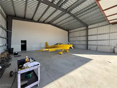 1180 East Airplane Place Garage