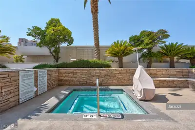 2000 North Fashion Show Drive 5220 Pool