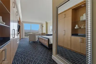 2000 North Fashion Show Drive 5220 Bedroom