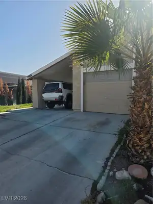 7009 Mountain Meadow Lane, Las Vegas, NV 89147 Garage