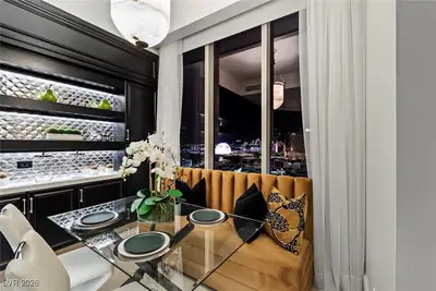 2747 Paradise Road 3404 Dining Area