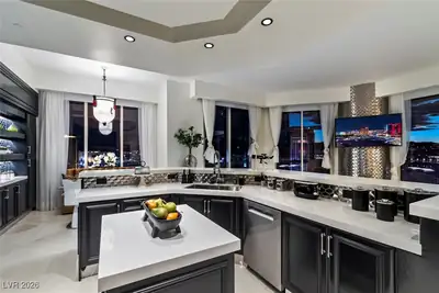 2747 Paradise Road 3404 Kitchen
