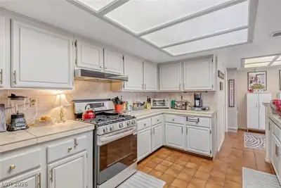 3193 La Mancha Way, Henderson, NV 89014 Kitchen