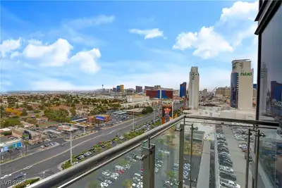 4381 West Flamingo Road 19302 Balcony