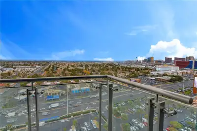 4381 West Flamingo Road 19302 Balcony