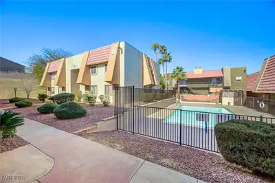 4401 Alexis Drive 440 Pool