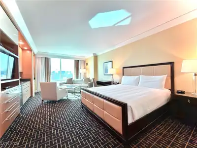 2000 North Fashion Show Drive 3803 Bedroom