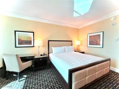 2000 North Fashion Show Drive 3803 Bedroom