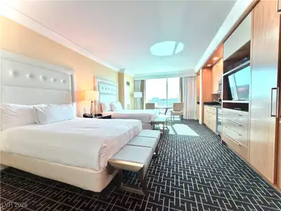 2000 North Fashion Show Drive 3804 Bedroom