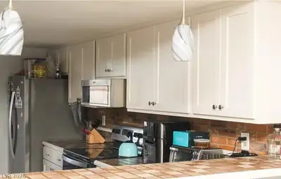 2080 Karen Avenue 21 Kitchen