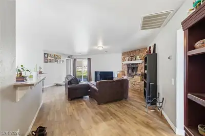 2780 West Simkins Road Living Room