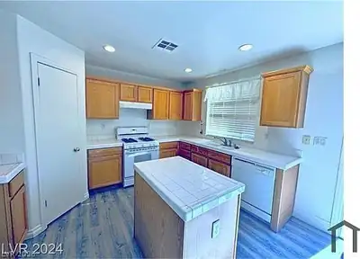 9917 Canyon Peak Drive, Las Vegas, NV 89147 Kitchen