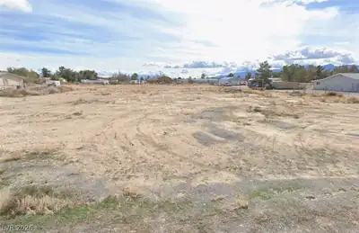 3101 East Navajo Boulevard Yard