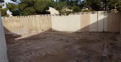 2021 San Simeon Street, Las Vegas, NV 89108 Yard