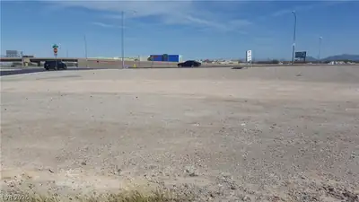 6734 Crystal Street, Las Vegas, NV 89118 Parking