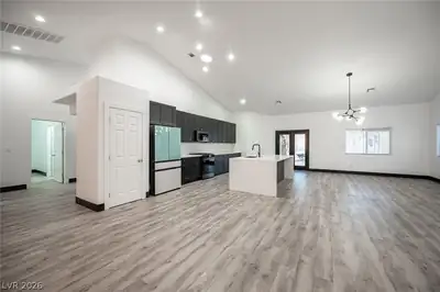 8020 Divernon Avenue, Las Vegas, NV 89149 Kitchen