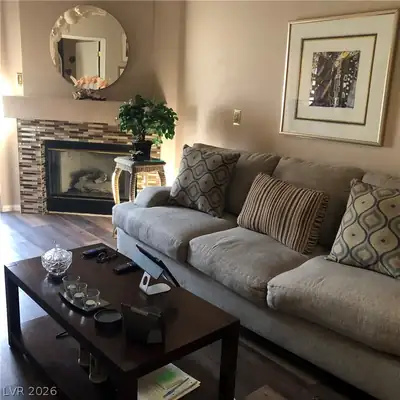 7803 Foxwood Place 4 Living Room