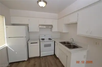 1458 Sombrero Drive 4 Kitchen