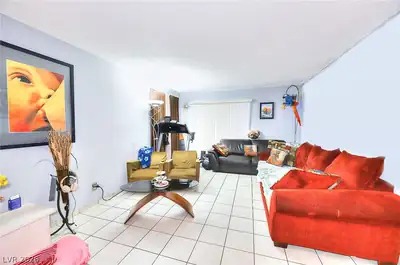 1500 Hialeah Drive C Living Room