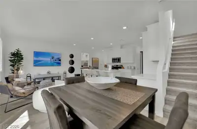 8907 Roadrunner Ravine Street Dining Area