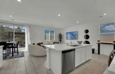8907 Roadrunner Ravine Street Kitchen