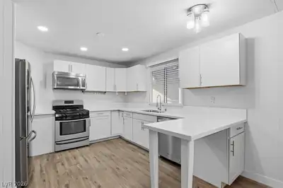 4570 Royal Ridge Avenue, Las Vegas, NV 89103 Kitchen