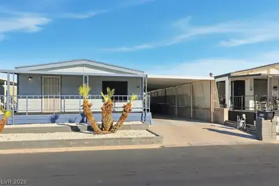 4570 Royal Ridge Avenue, Las Vegas, NV 89103 Front of Structure