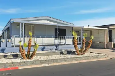 4570 Royal Ridge Avenue, Las Vegas, NV 89103 Front of Structure