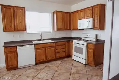 2524 Nashira Street, Henderson, NV 89044 Kitchen