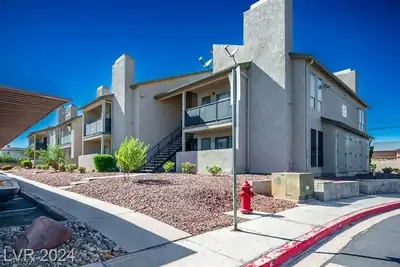 2981 Country Manor Lane 9 Las Vegas, NV 89115