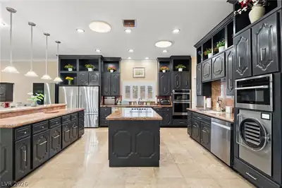 2525 Driftwood Drive, Las Vegas, NV 89107 Kitchen