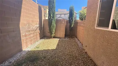 10718 Fenway Park Avenue, Las Vegas, NV 89166 Yard