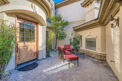 5025 Conough Lane Entry