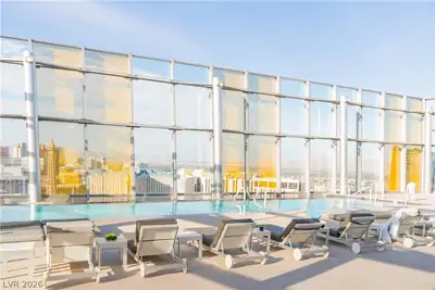 3722 Las Vegas Boulevard 2506 Pool