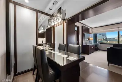 2600 West Harmon Avenue 37010 Dining Area
