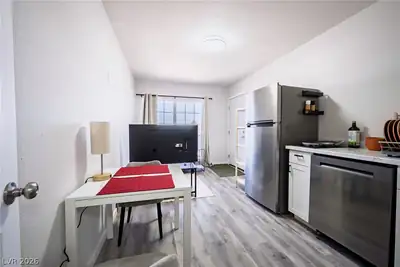 343 Tungsten Street B Kitchen