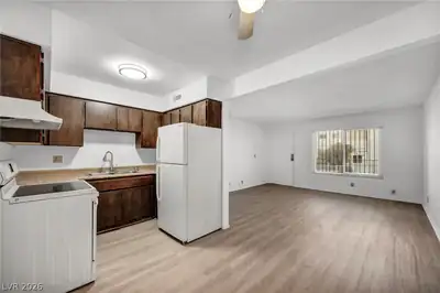 605 South Royal Crest Circle 9 Kitchen