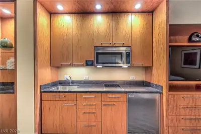 2000 Fashion Show Drive 2319 Kitchen